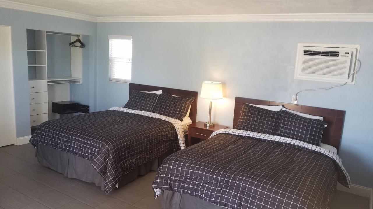 Carousel Beach Inn フォートマイヤーズビーチ エクステリア 写真
