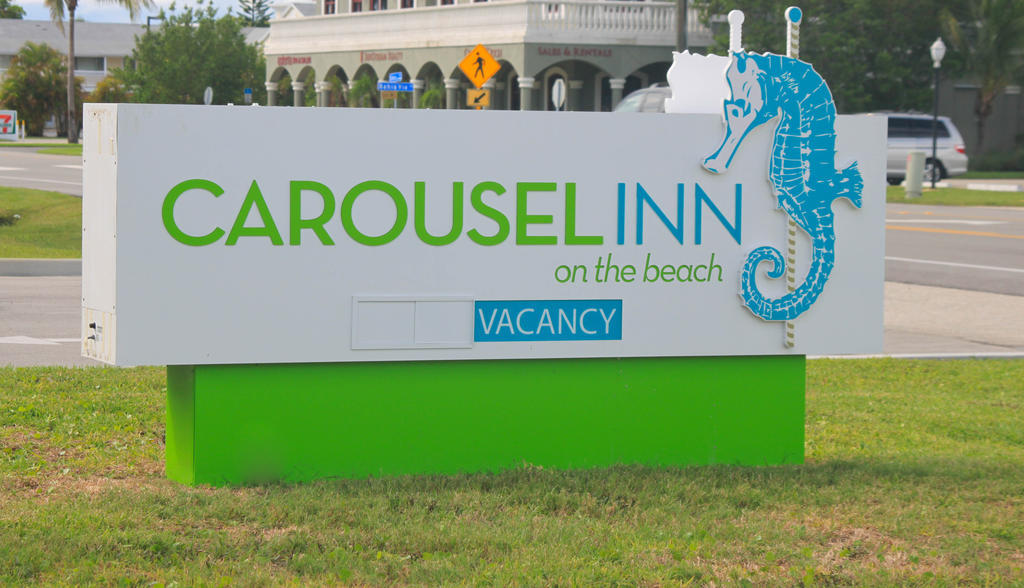 Carousel Beach Inn フォートマイヤーズビーチ エクステリア 写真