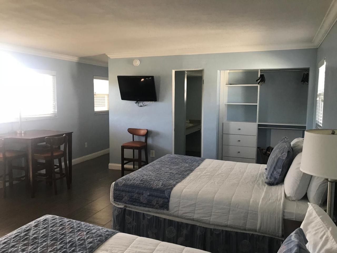Carousel Beach Inn フォートマイヤーズビーチ エクステリア 写真