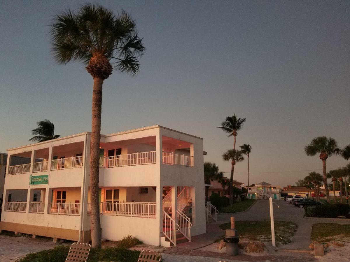 Carousel Beach Inn フォートマイヤーズビーチ エクステリア 写真