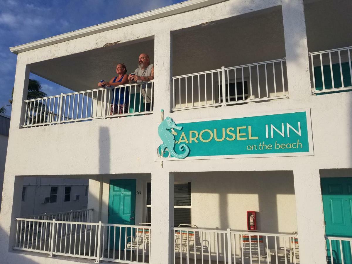 Carousel Beach Inn フォートマイヤーズビーチ エクステリア 写真